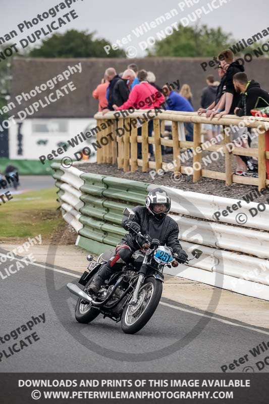 Vintage motorcycle club;eventdigitalimages;mallory park;mallory park trackday photographs;no limits trackdays;peter wileman photography;trackday digital images;trackday photos;vmcc festival 1000 bikes photographs